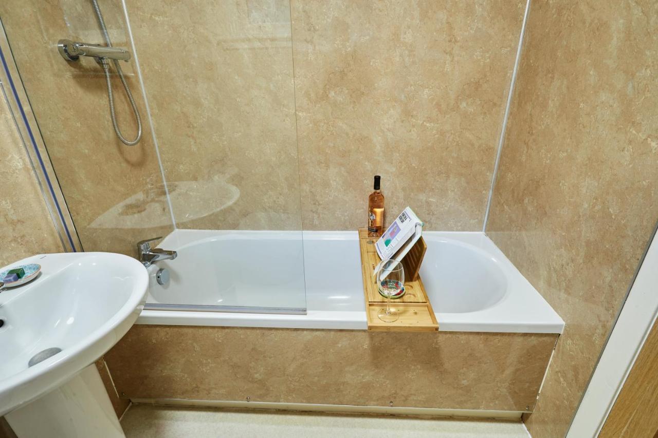 Etive, Beautiful Lochside Apartment With Balcony Fort William Esterno foto
